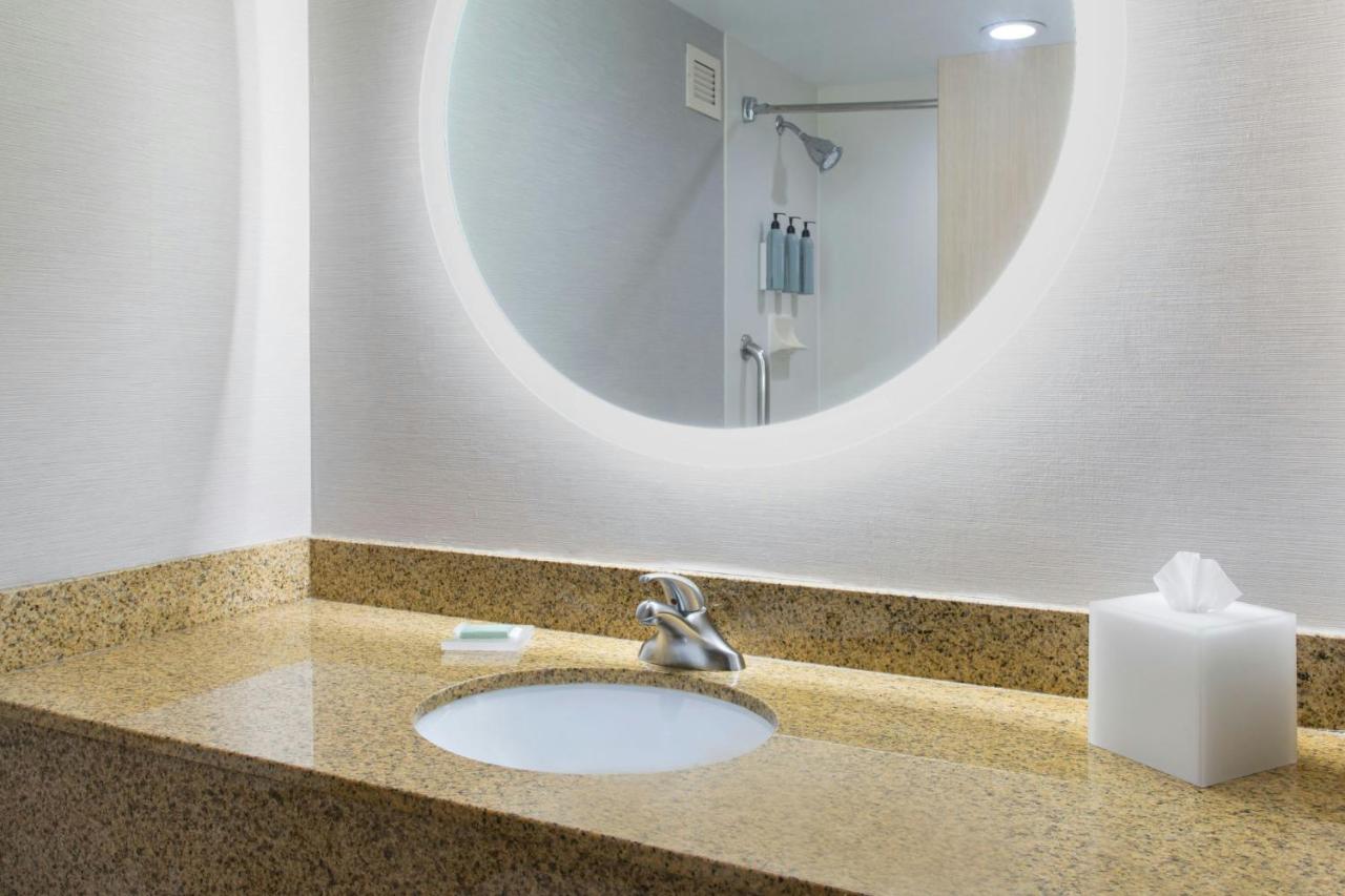 | Courtyard by Marriott Buffalo Amherst/University