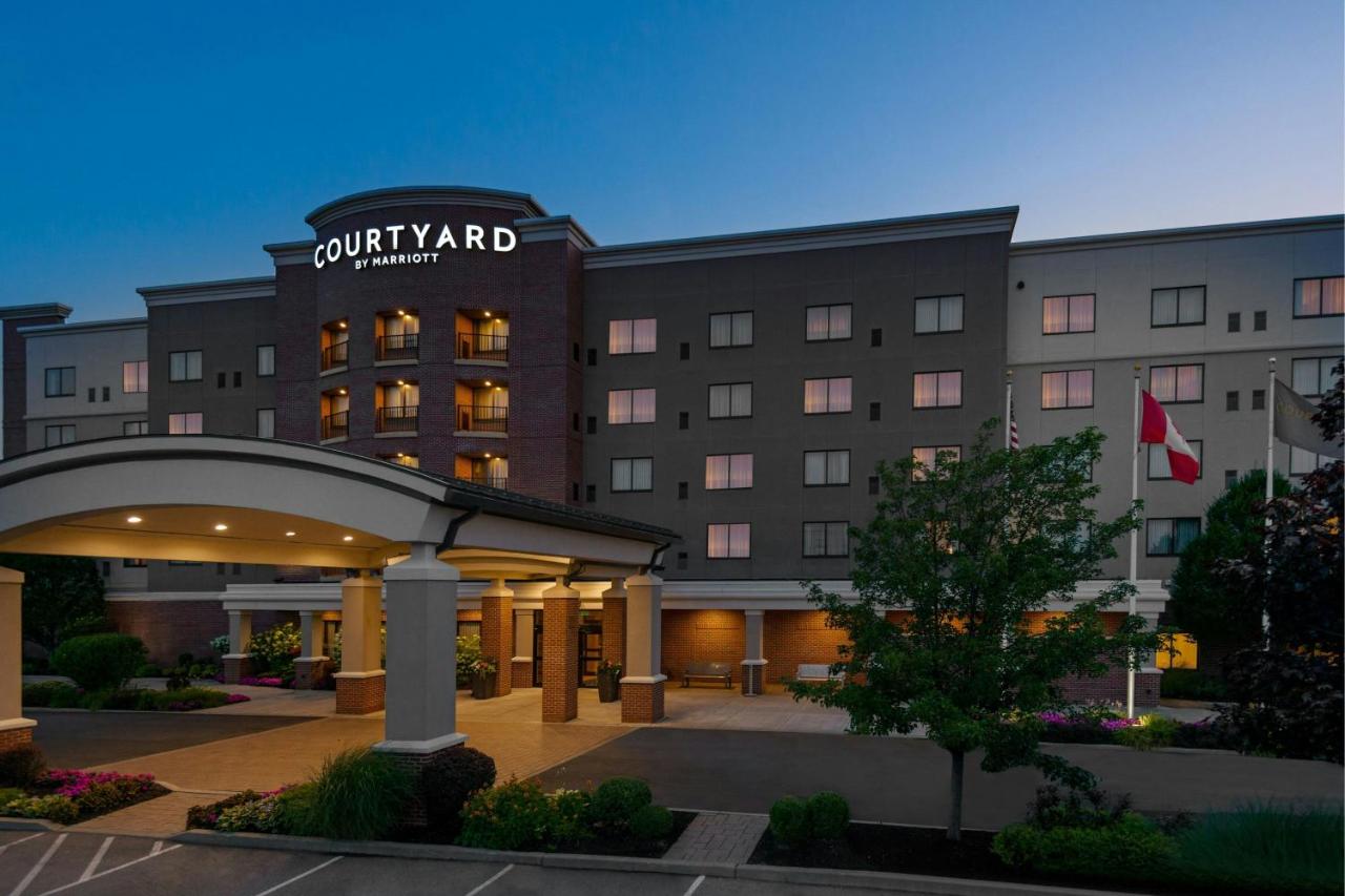 | Courtyard by Marriott Buffalo Airport