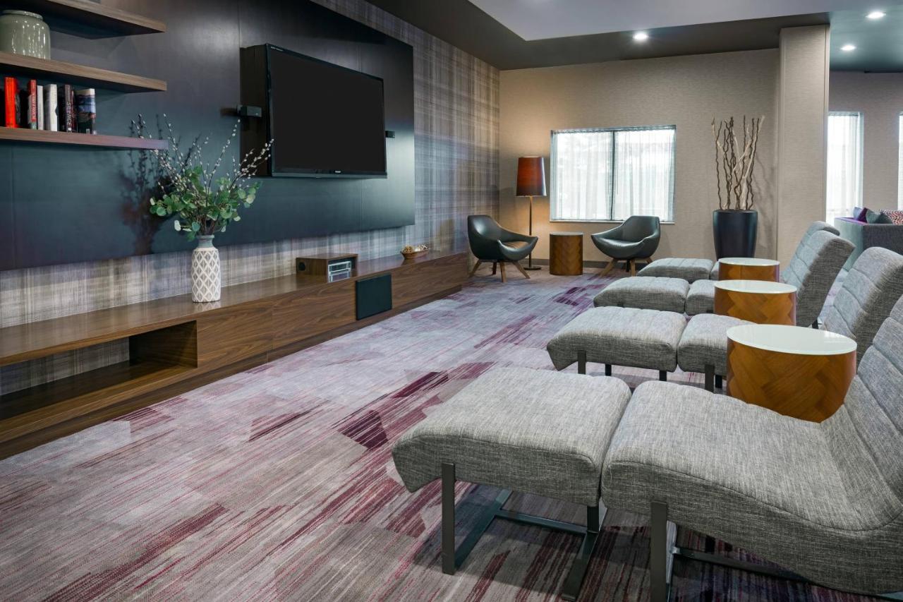 | Courtyard by Marriott Buffalo Airport