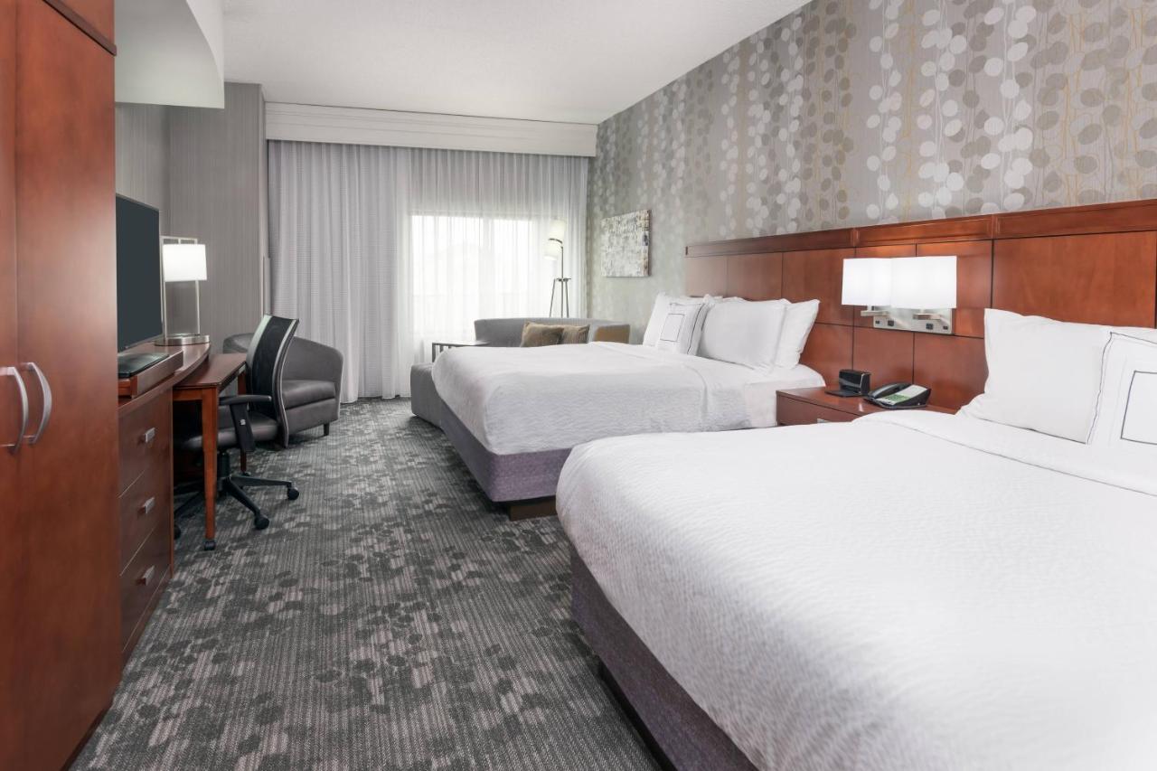 | Courtyard by Marriott Buffalo Airport
