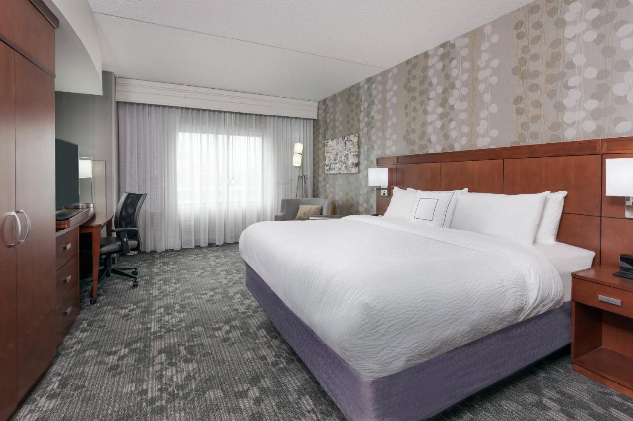| Courtyard by Marriott Buffalo Airport