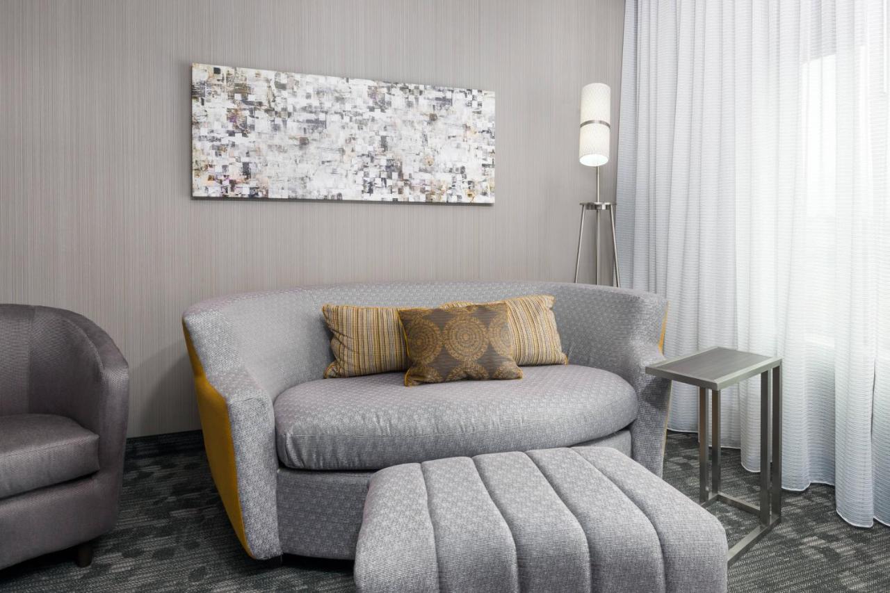 | Courtyard by Marriott Buffalo Airport
