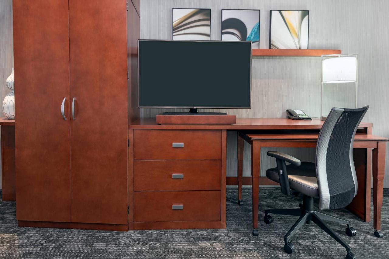 | Courtyard by Marriott Buffalo Airport