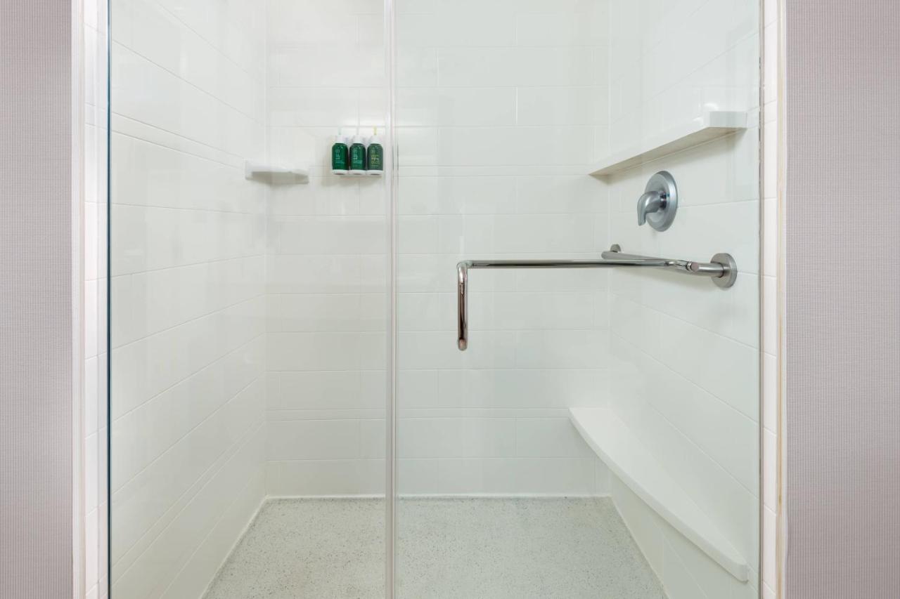 | Courtyard by Marriott Buffalo Airport