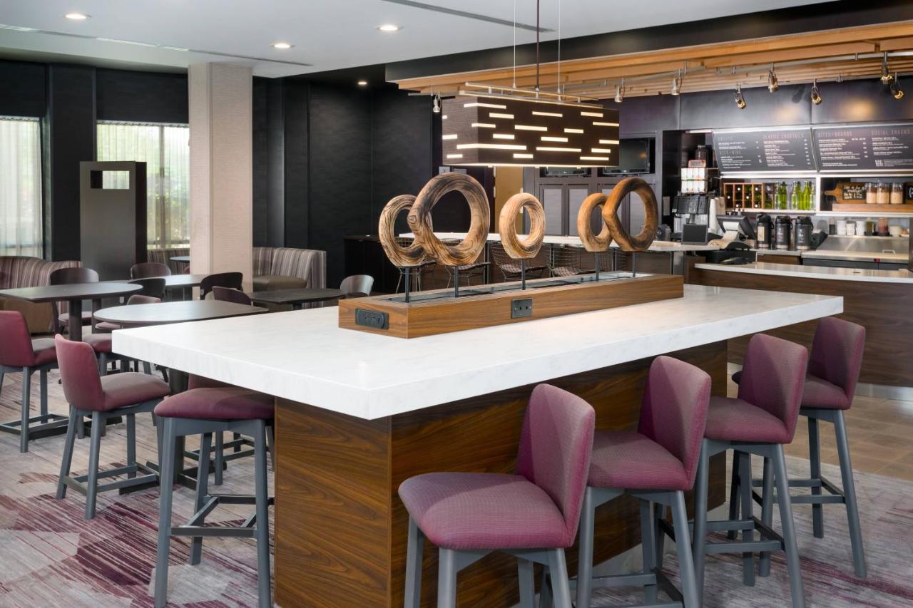 | Courtyard by Marriott Buffalo Airport