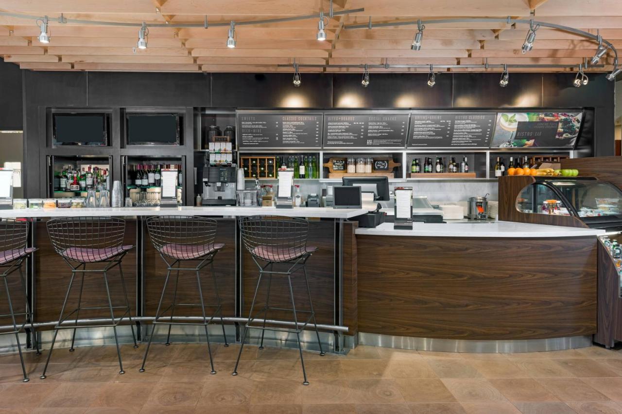 | Courtyard by Marriott Buffalo Airport