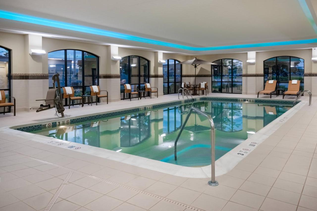 | Courtyard by Marriott Buffalo Airport