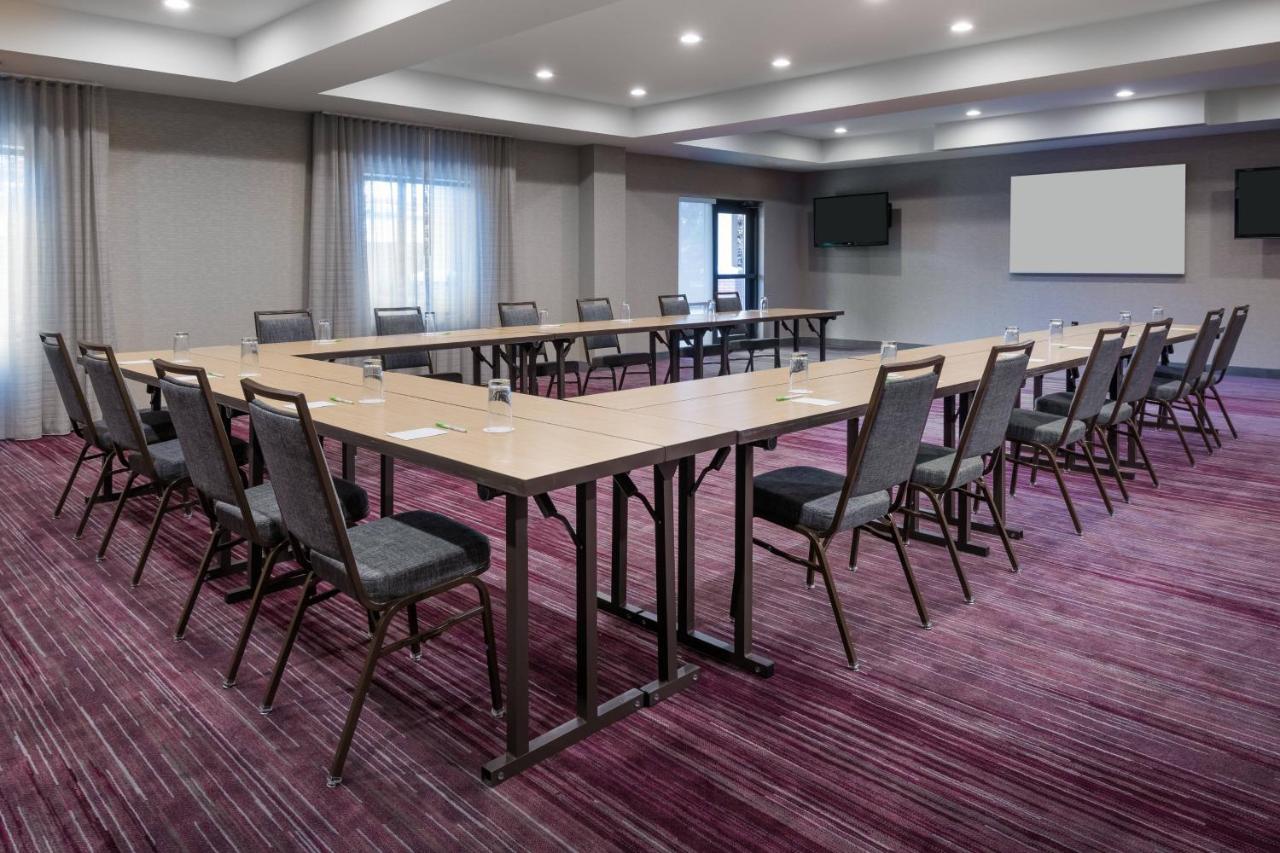 | Courtyard by Marriott Buffalo Airport