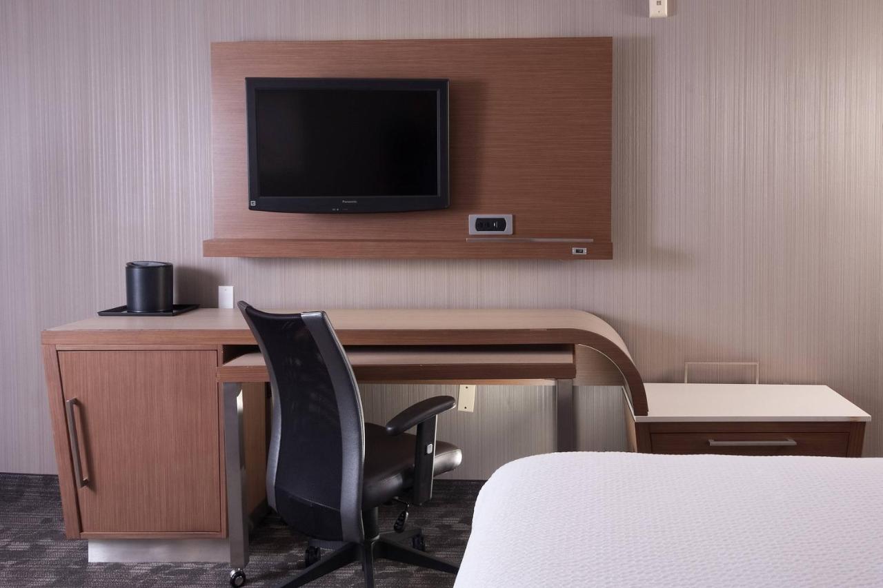 | Courtyard Greenville-Spartanburg Airport