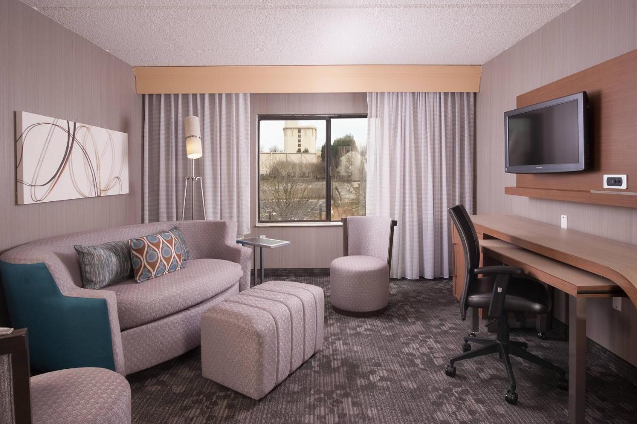 | Courtyard Greenville-Spartanburg Airport