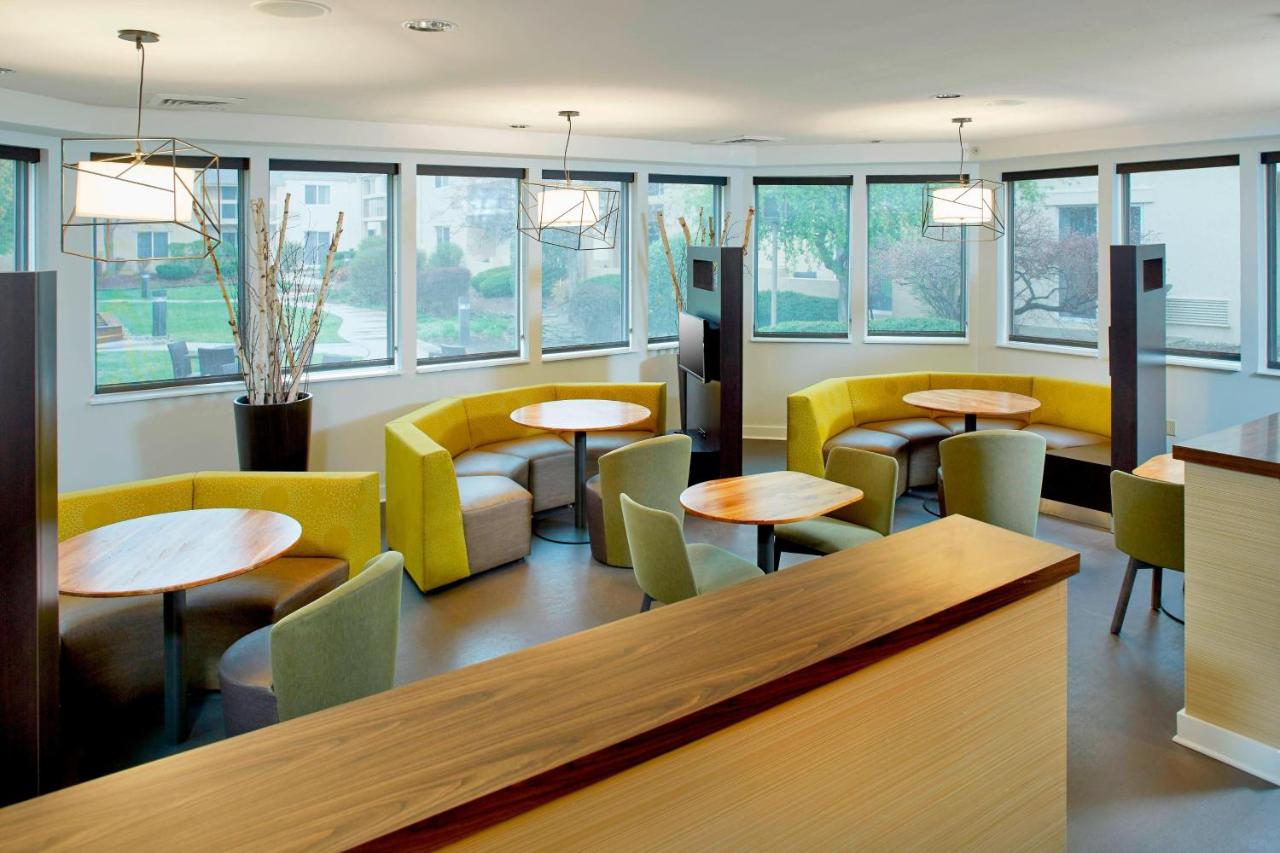 | Courtyard by Marriott Lansing