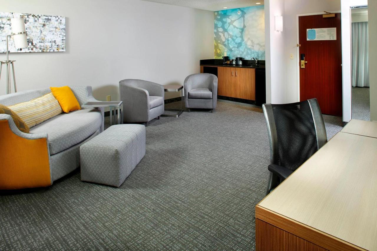 | Courtyard by Marriott Lansing