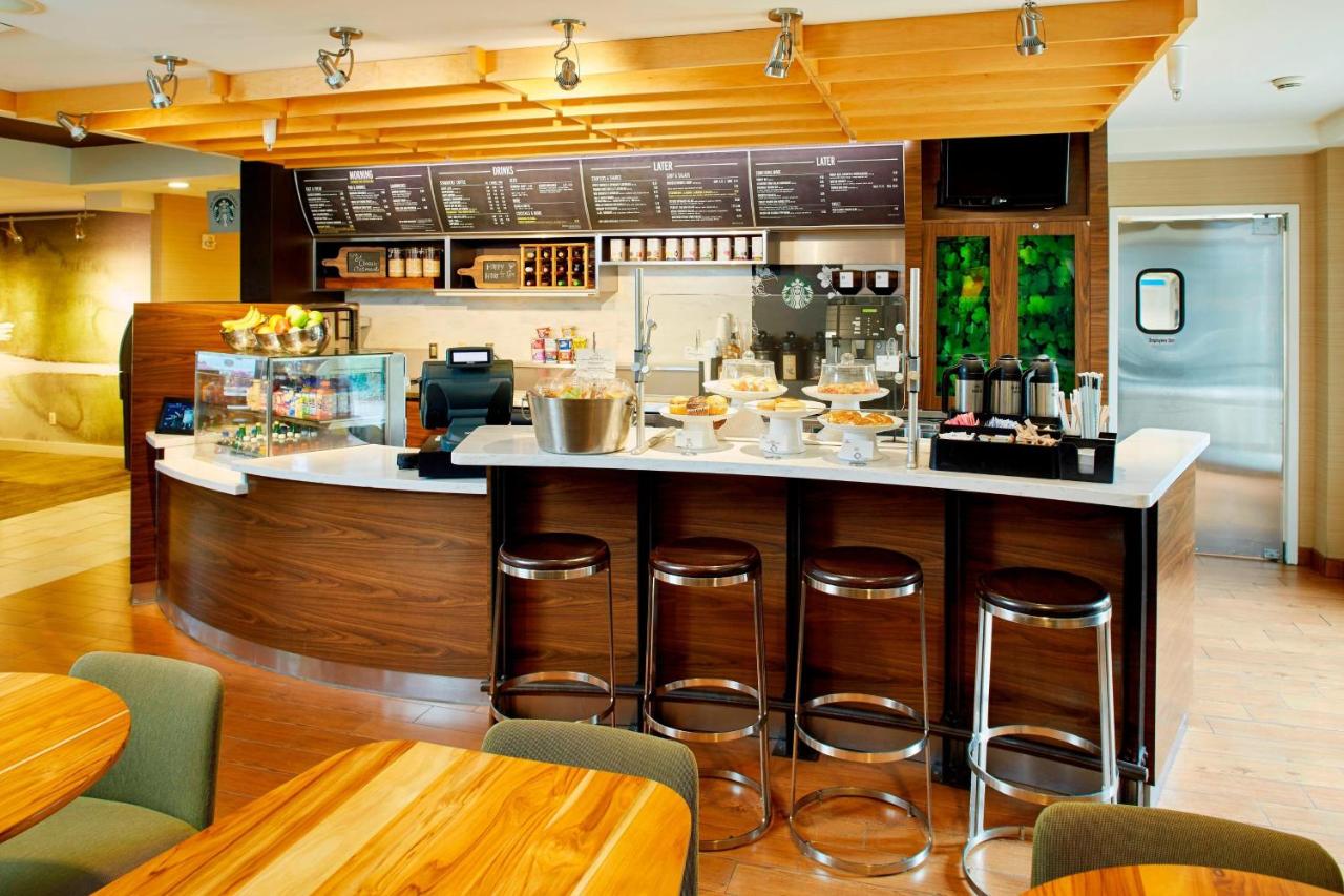 | Courtyard by Marriott Lansing