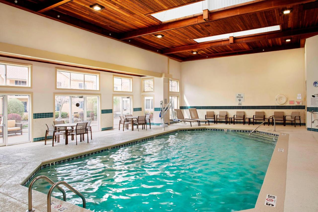 | Courtyard by Marriott Lansing