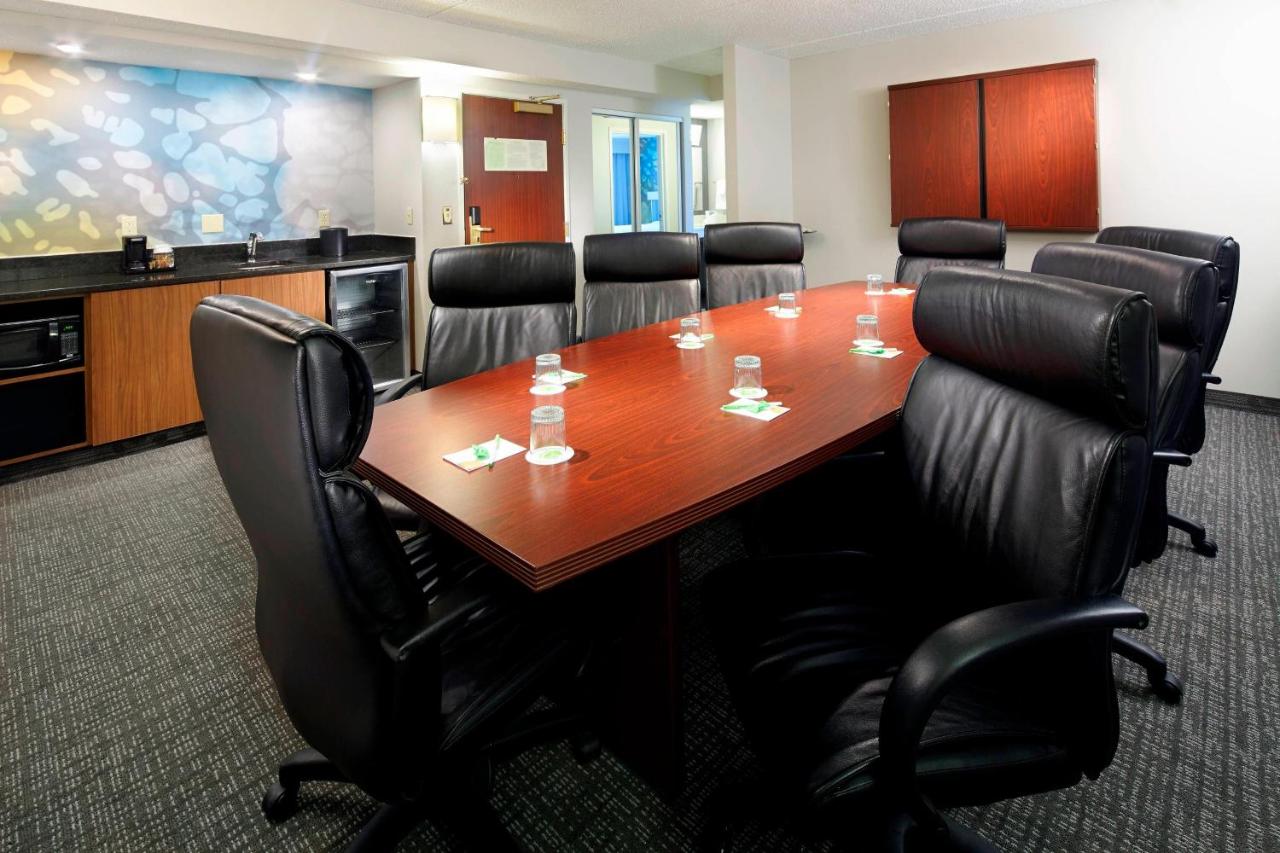 | Courtyard by Marriott Lansing