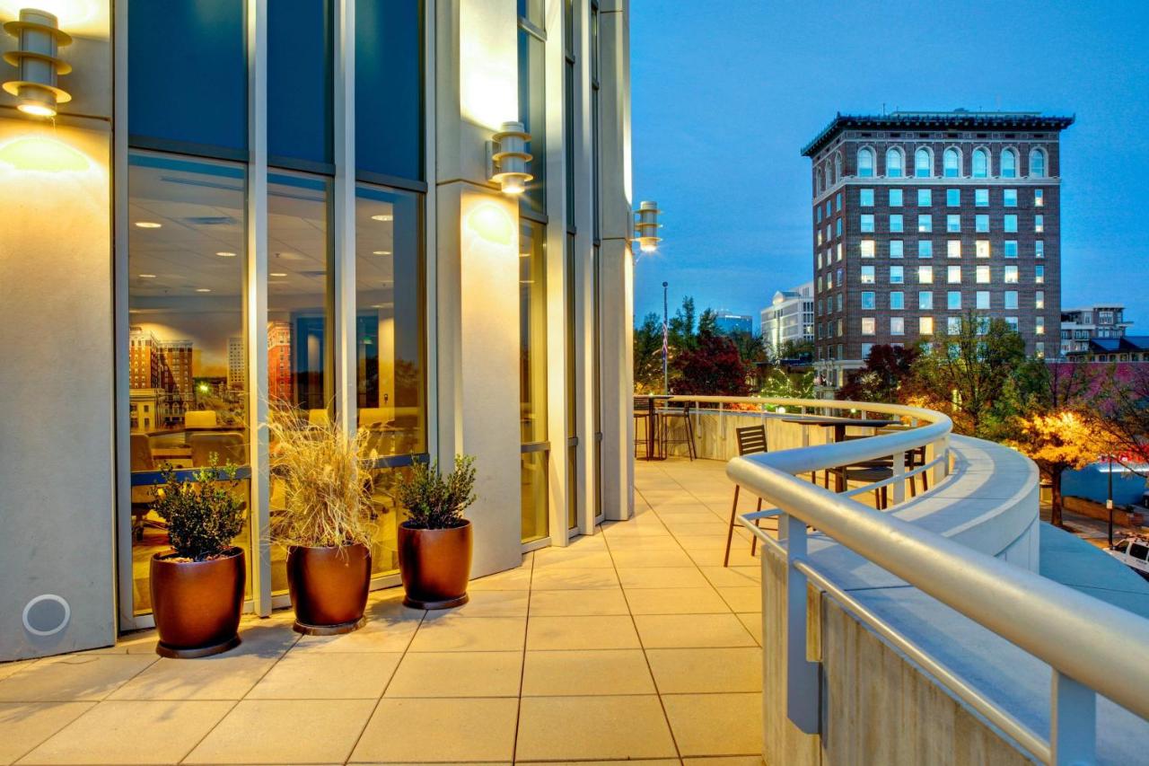 | Courtyard Greenville Downtown