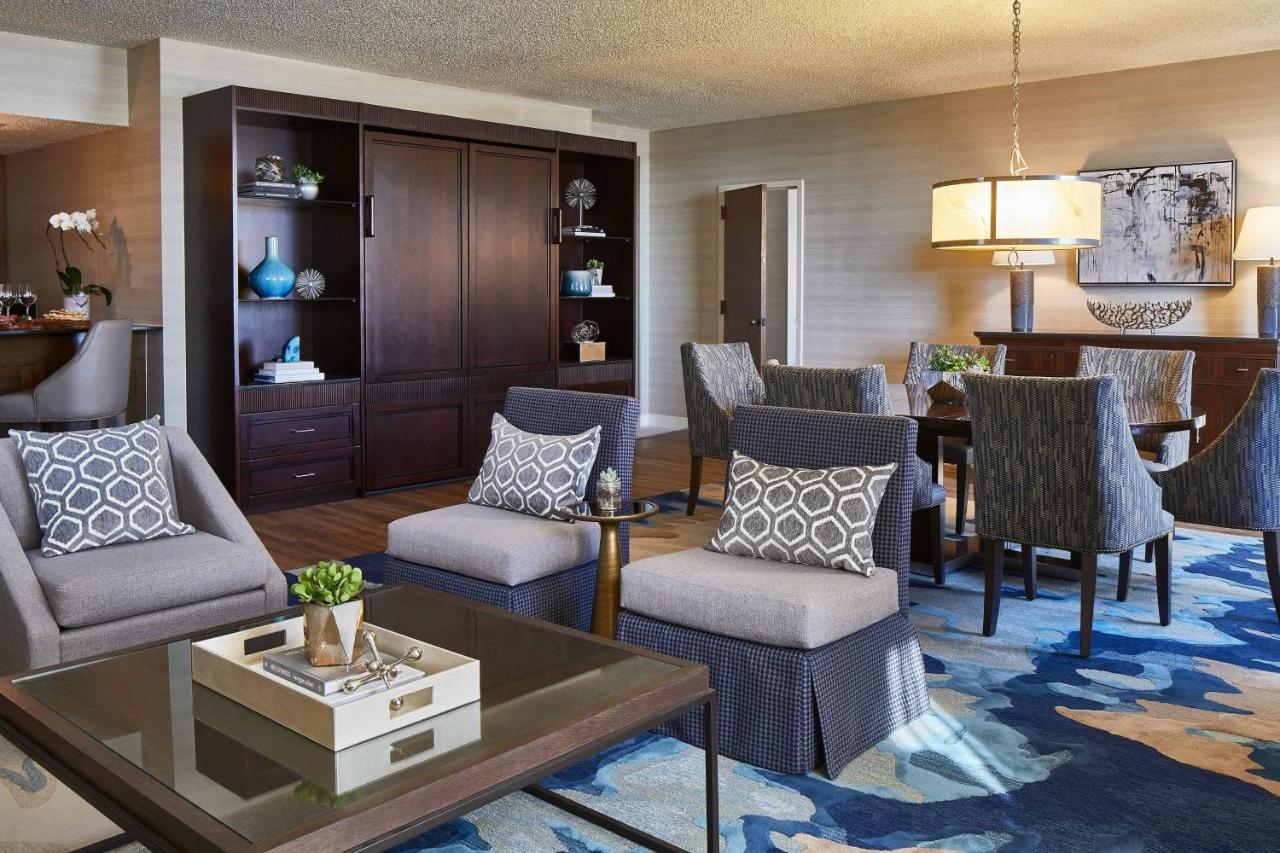 | Renaissance Dallas Hotel