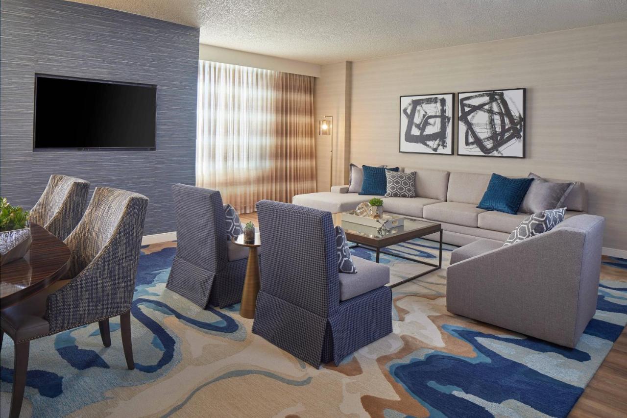 | Renaissance Dallas Hotel
