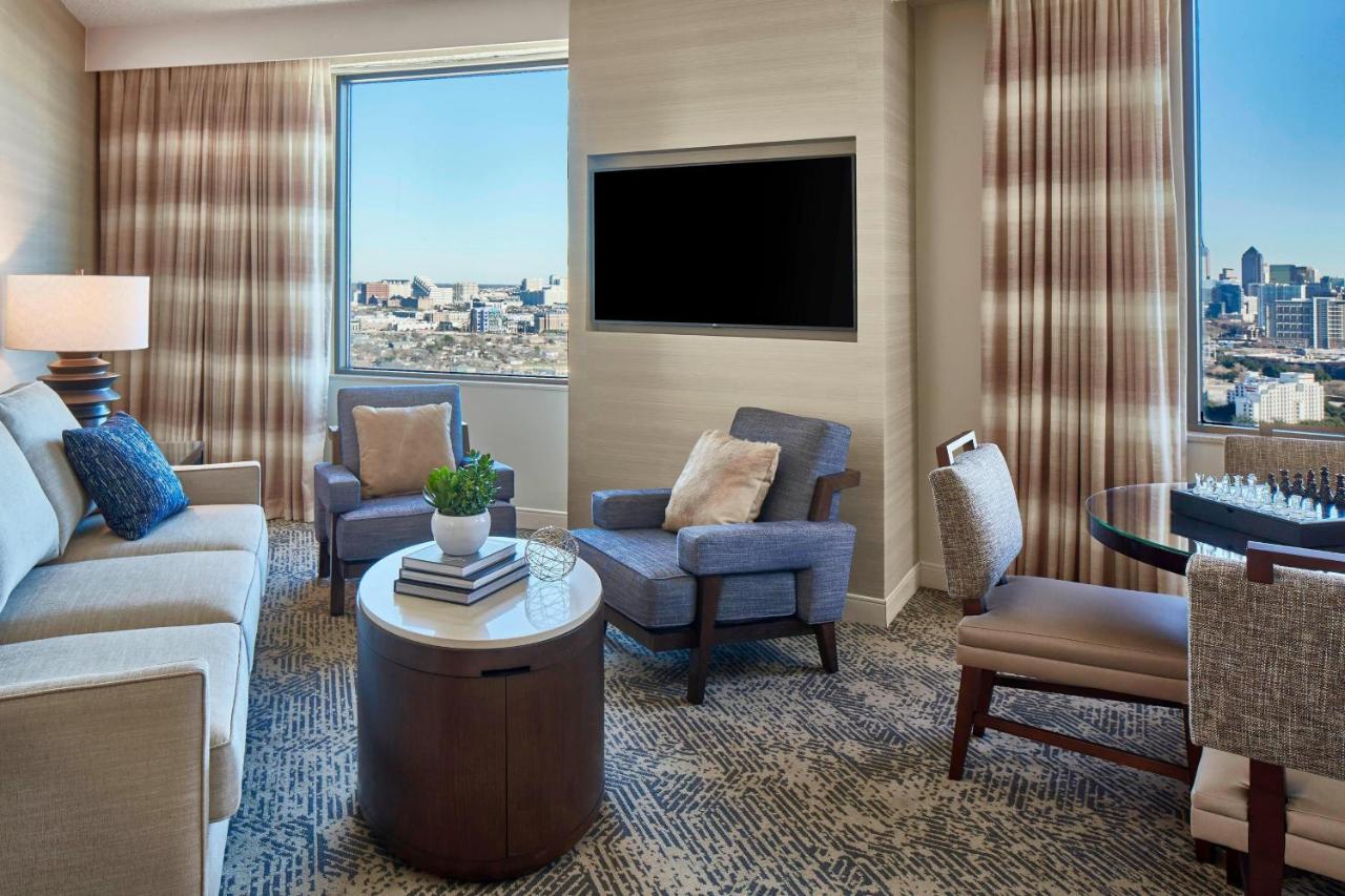| Renaissance Dallas Hotel