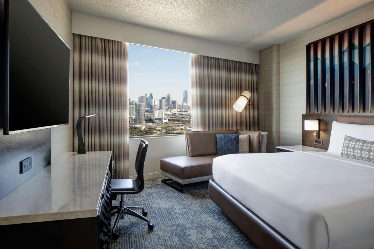 | Renaissance Dallas Hotel