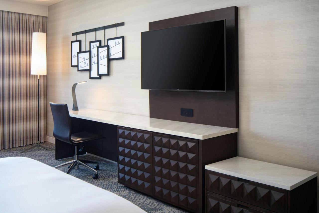 King Room - Club Level at Renaissance Dallas Hotel