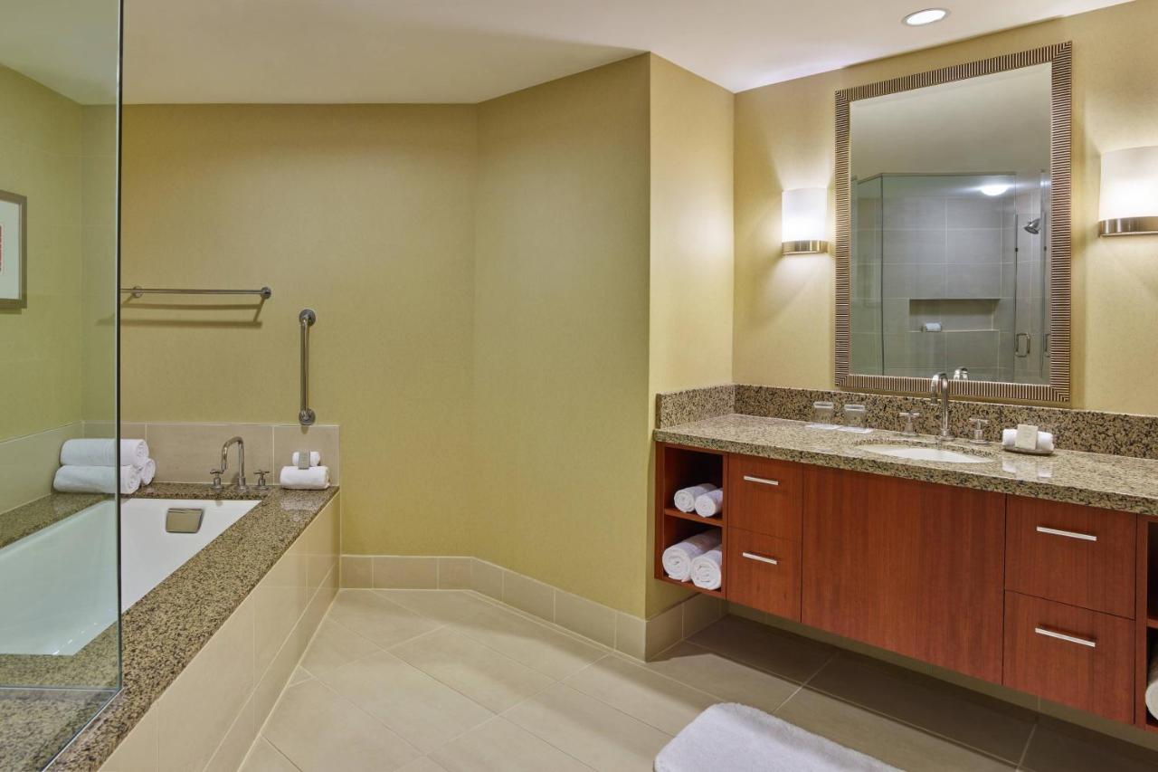 | Renaissance Las Vegas Hotel