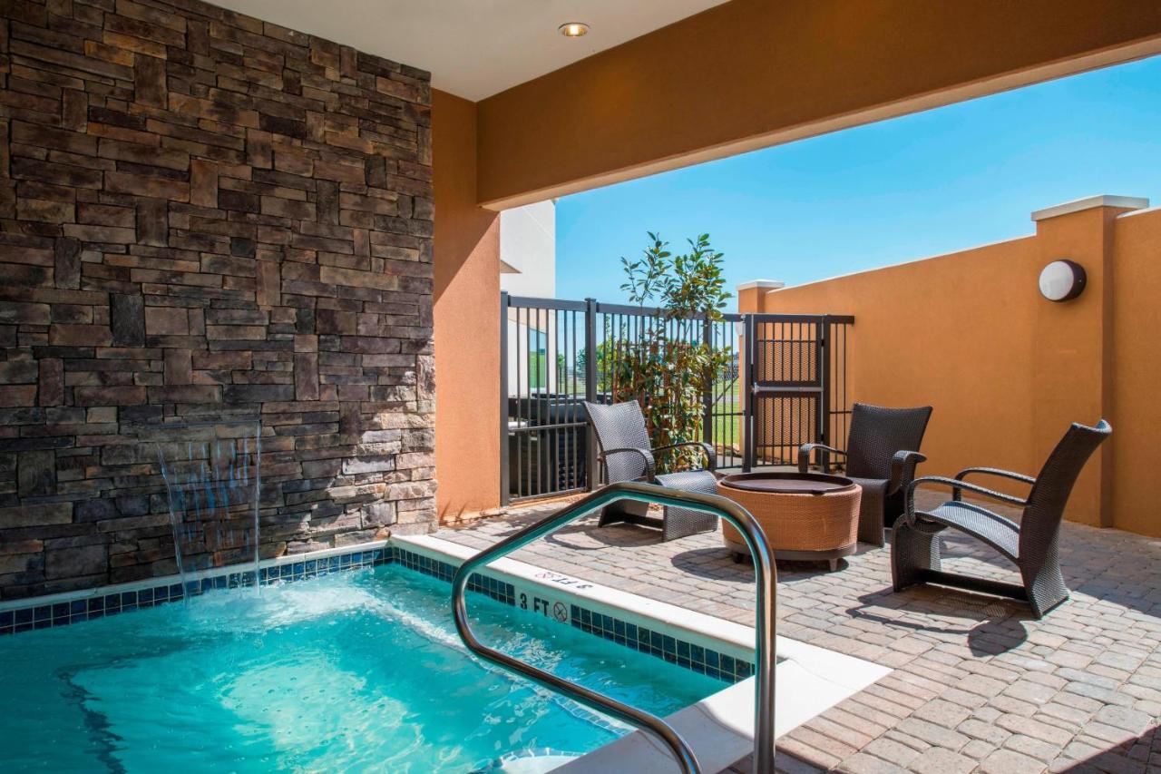  | Courtyard Columbus