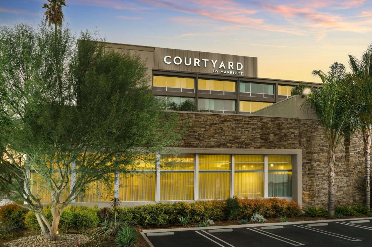 | Courtyard by Marriott Los Angeles Woodland Hills