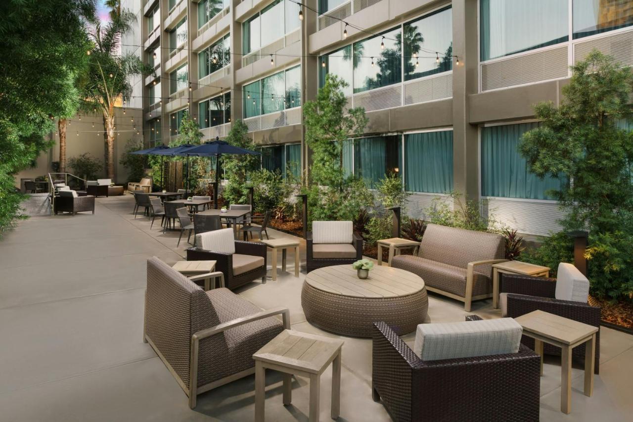 | Courtyard by Marriott Los Angeles Woodland Hills
