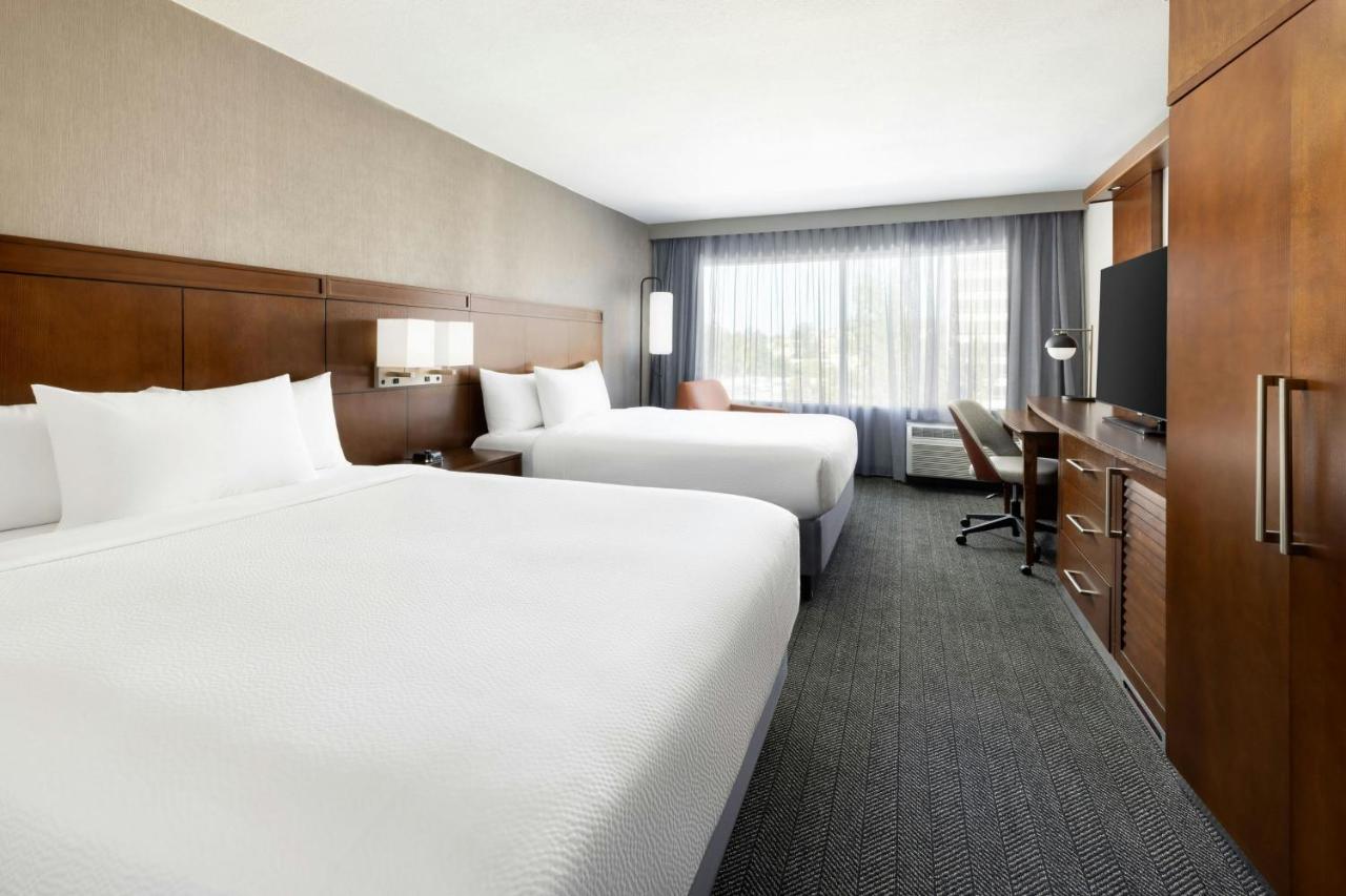 | Courtyard by Marriott Los Angeles Woodland Hills