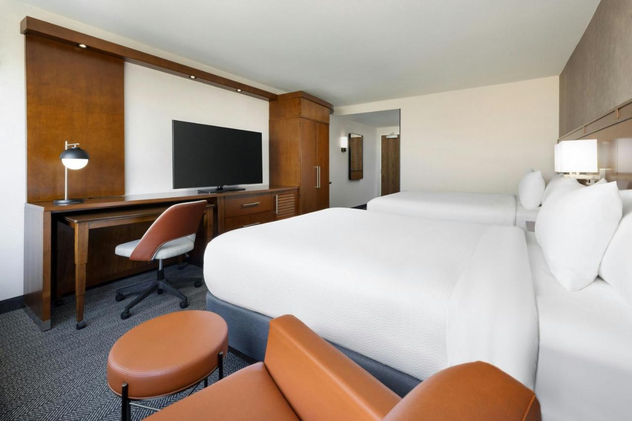 | Courtyard by Marriott Los Angeles Woodland Hills