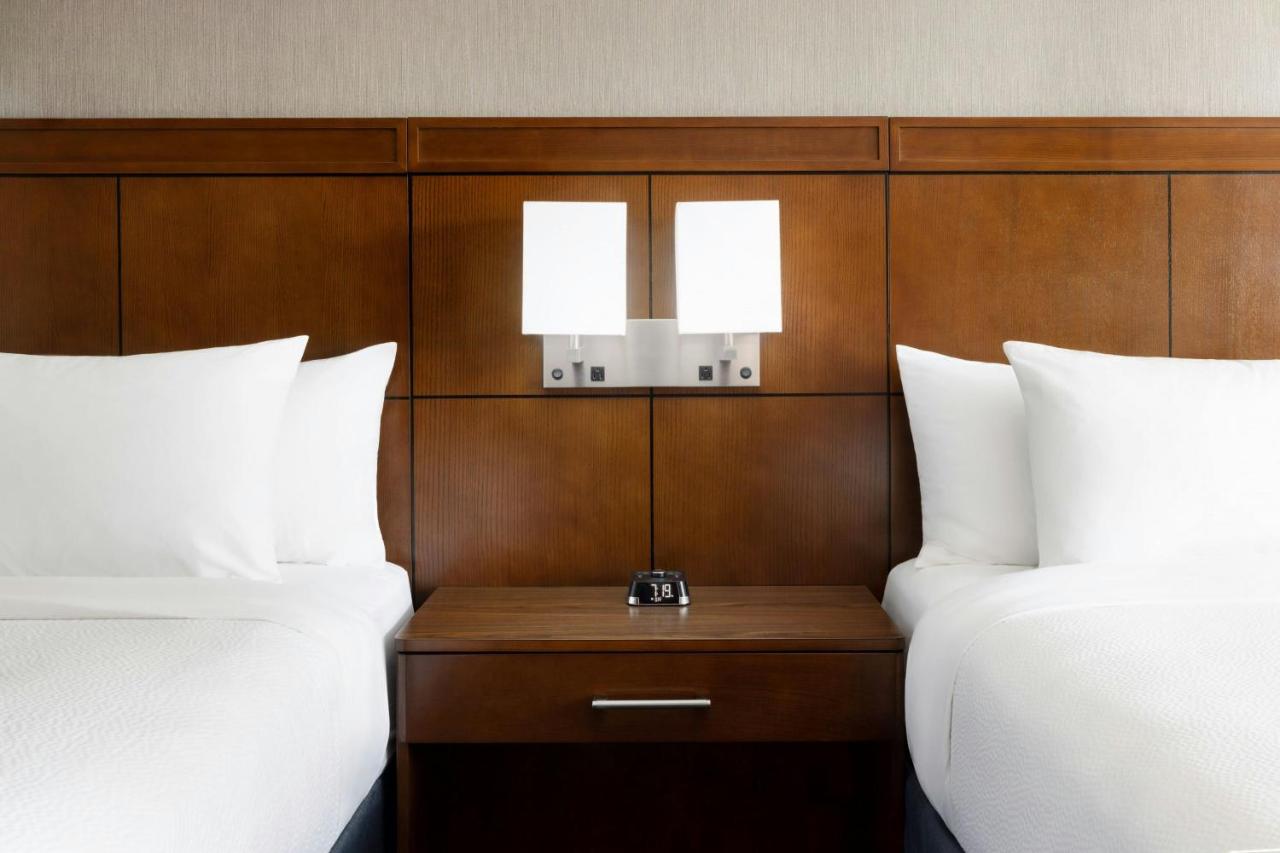 | Courtyard by Marriott Los Angeles Woodland Hills