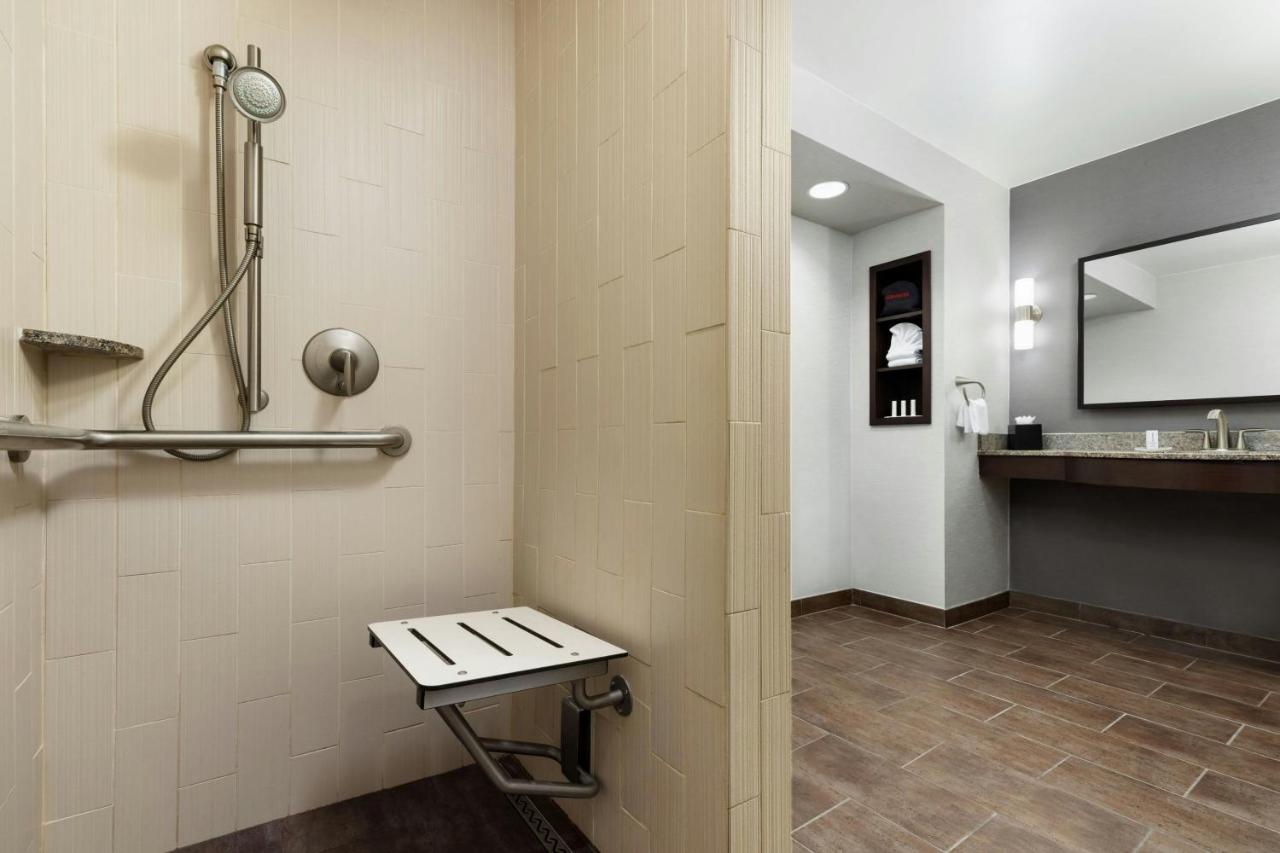 | Courtyard by Marriott Los Angeles Woodland Hills