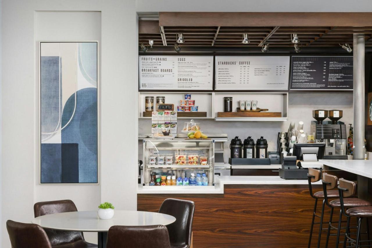 | Courtyard by Marriott Los Angeles Woodland Hills