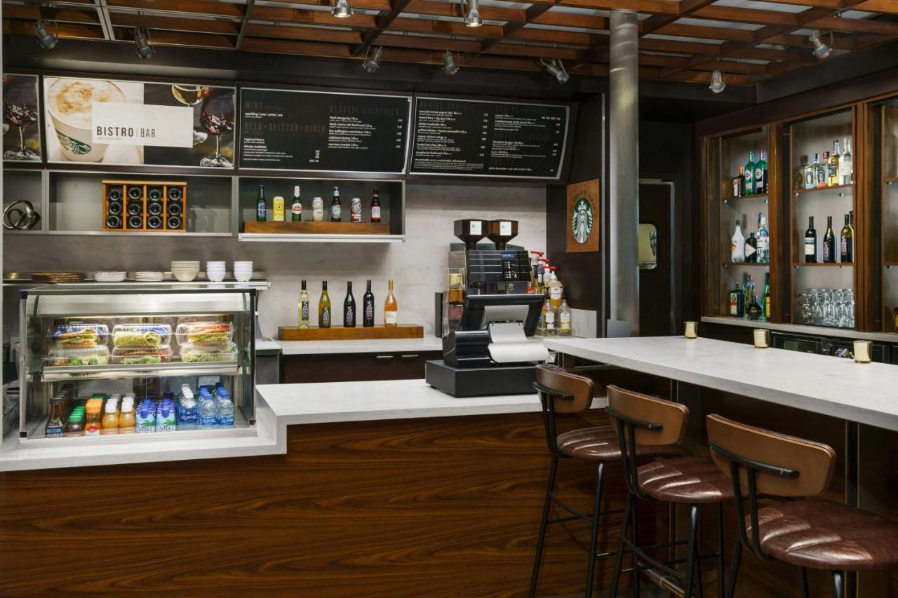 | Courtyard by Marriott Los Angeles Woodland Hills