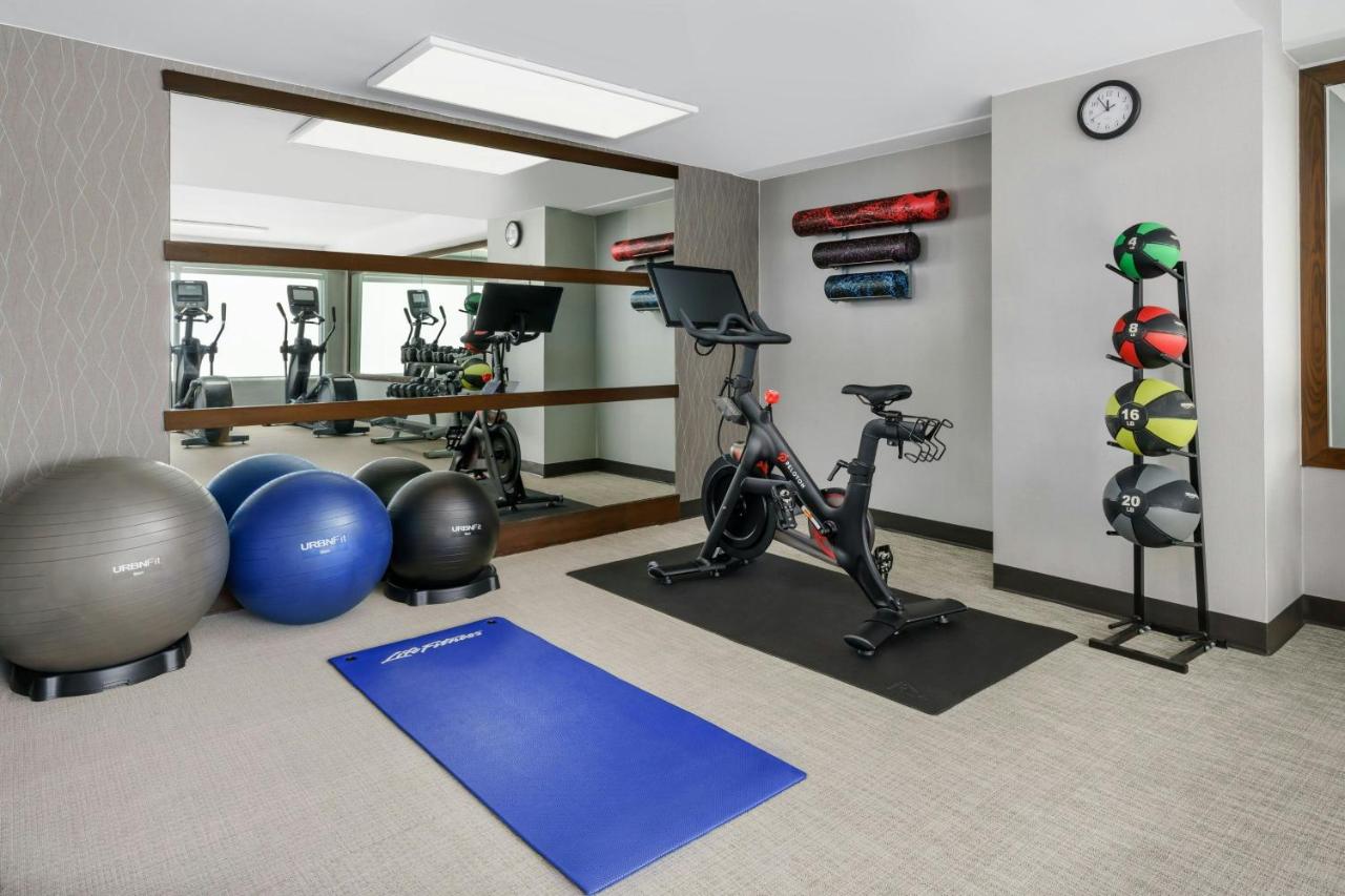 | Courtyard by Marriott Los Angeles Woodland Hills