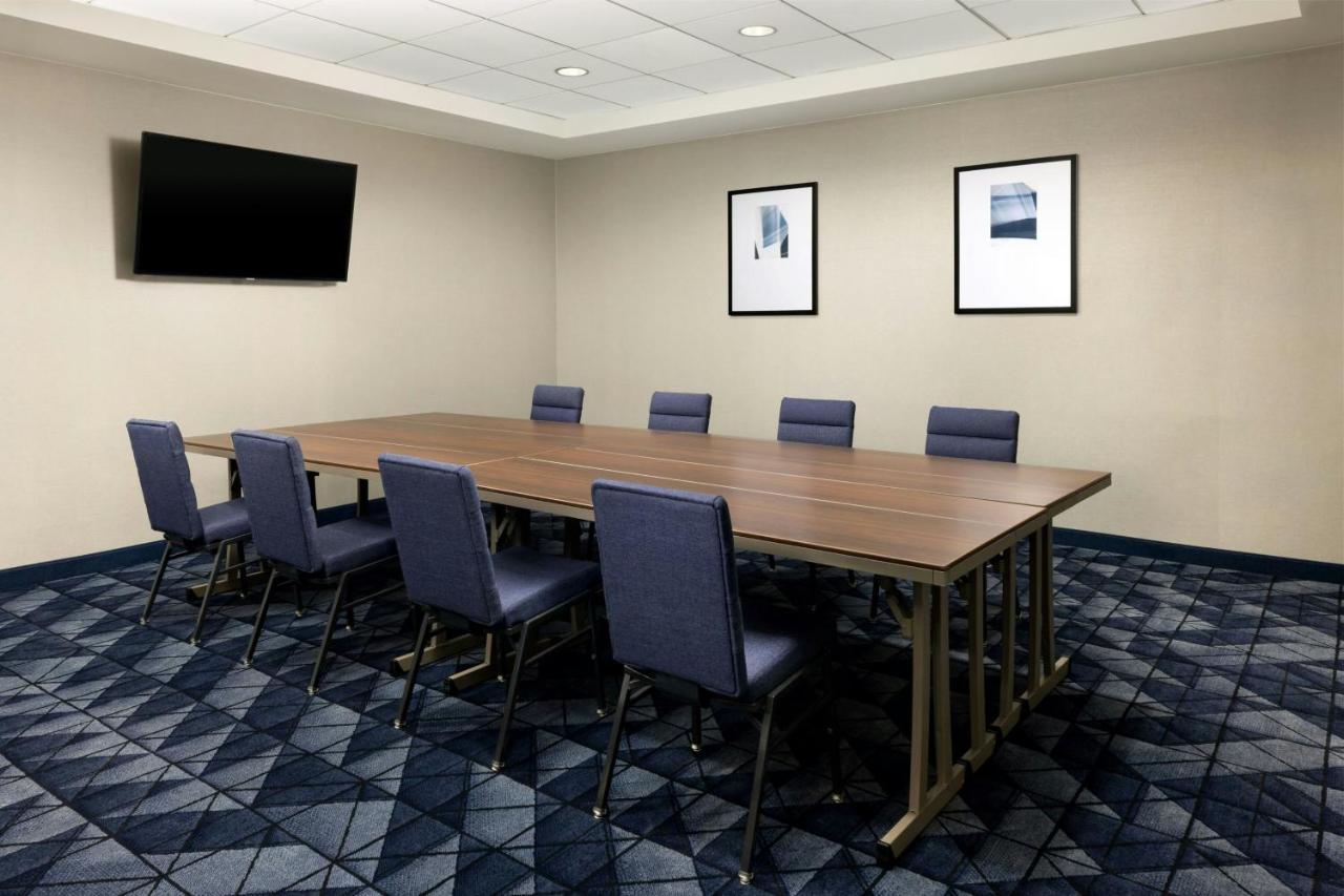 | Courtyard by Marriott Los Angeles Woodland Hills
