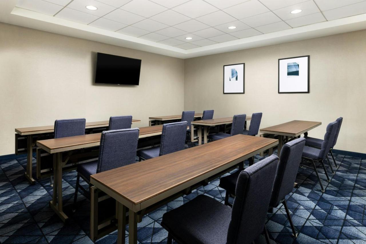 | Courtyard by Marriott Los Angeles Woodland Hills