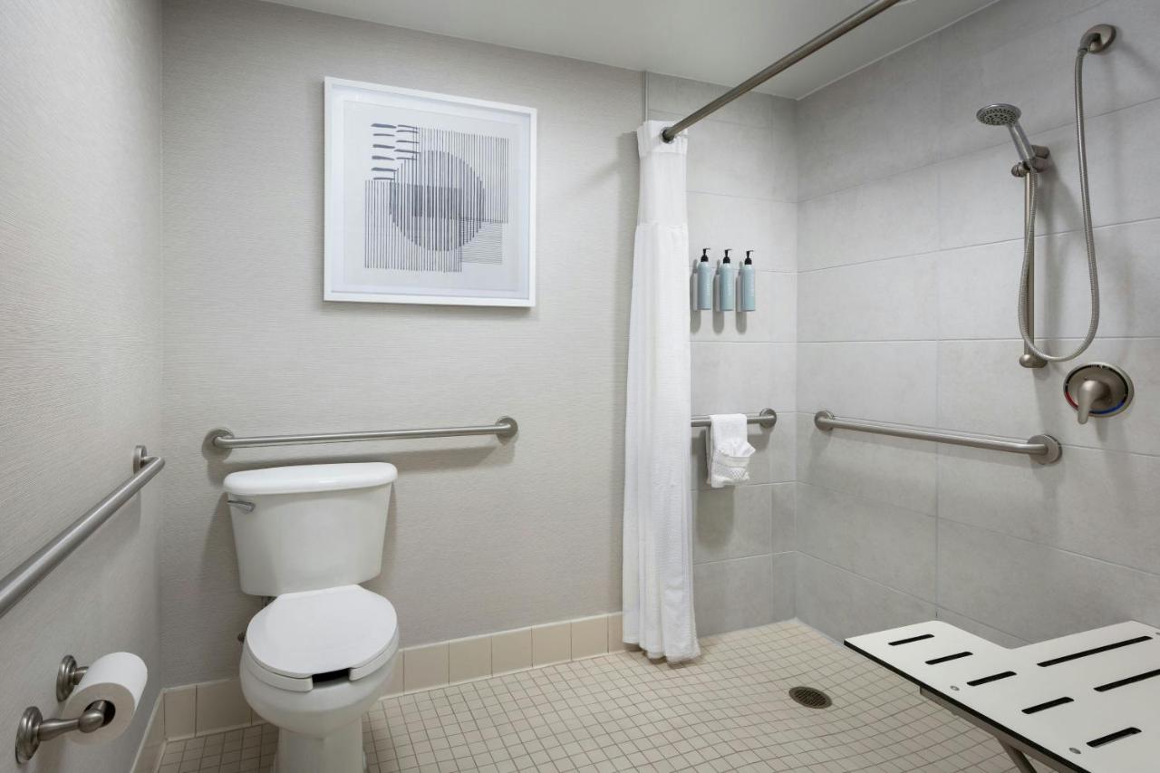 King Room at Courtyard by Marriott Wichita At Old Town