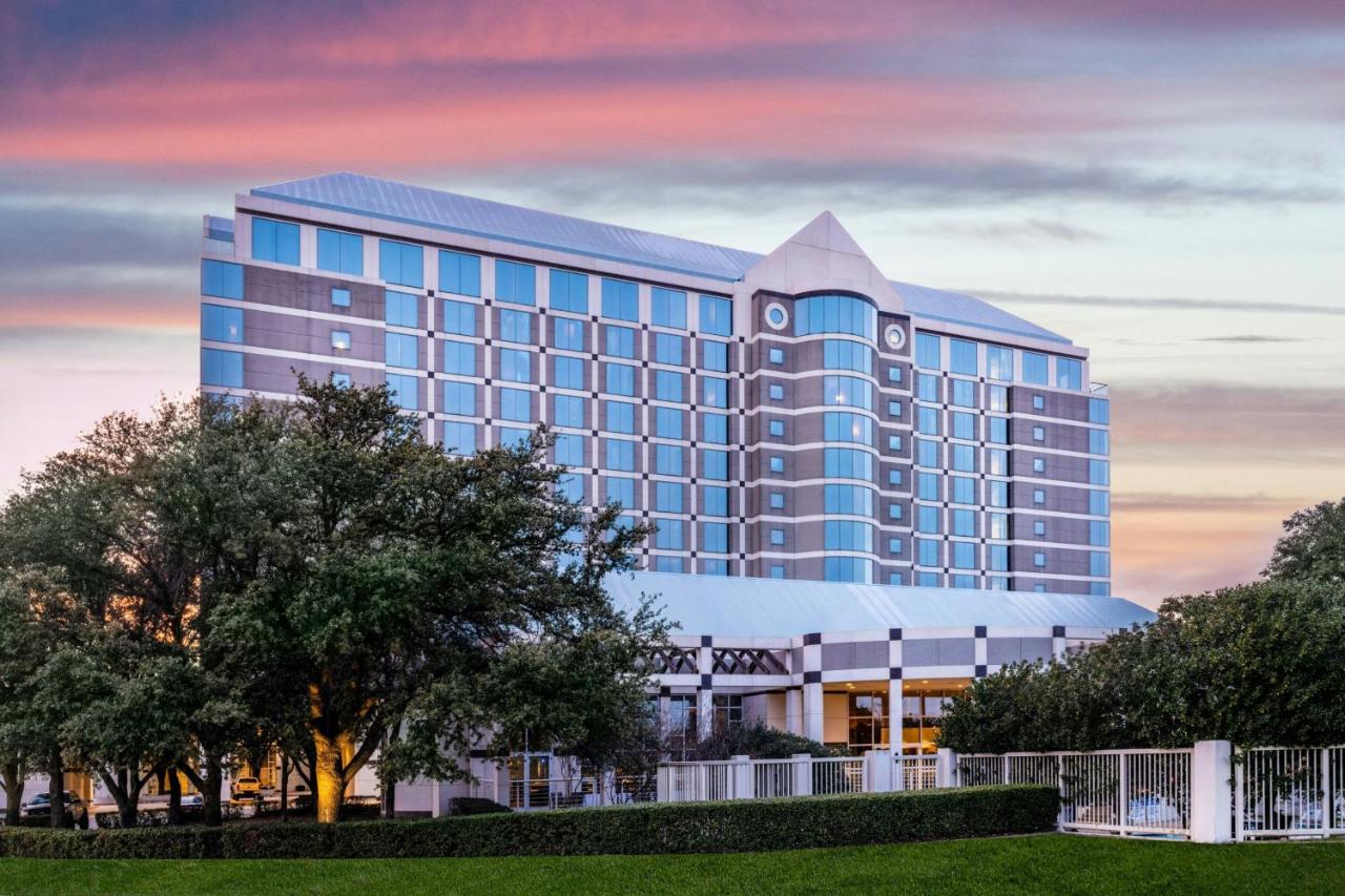 | Renaissance Dallas North Hotel