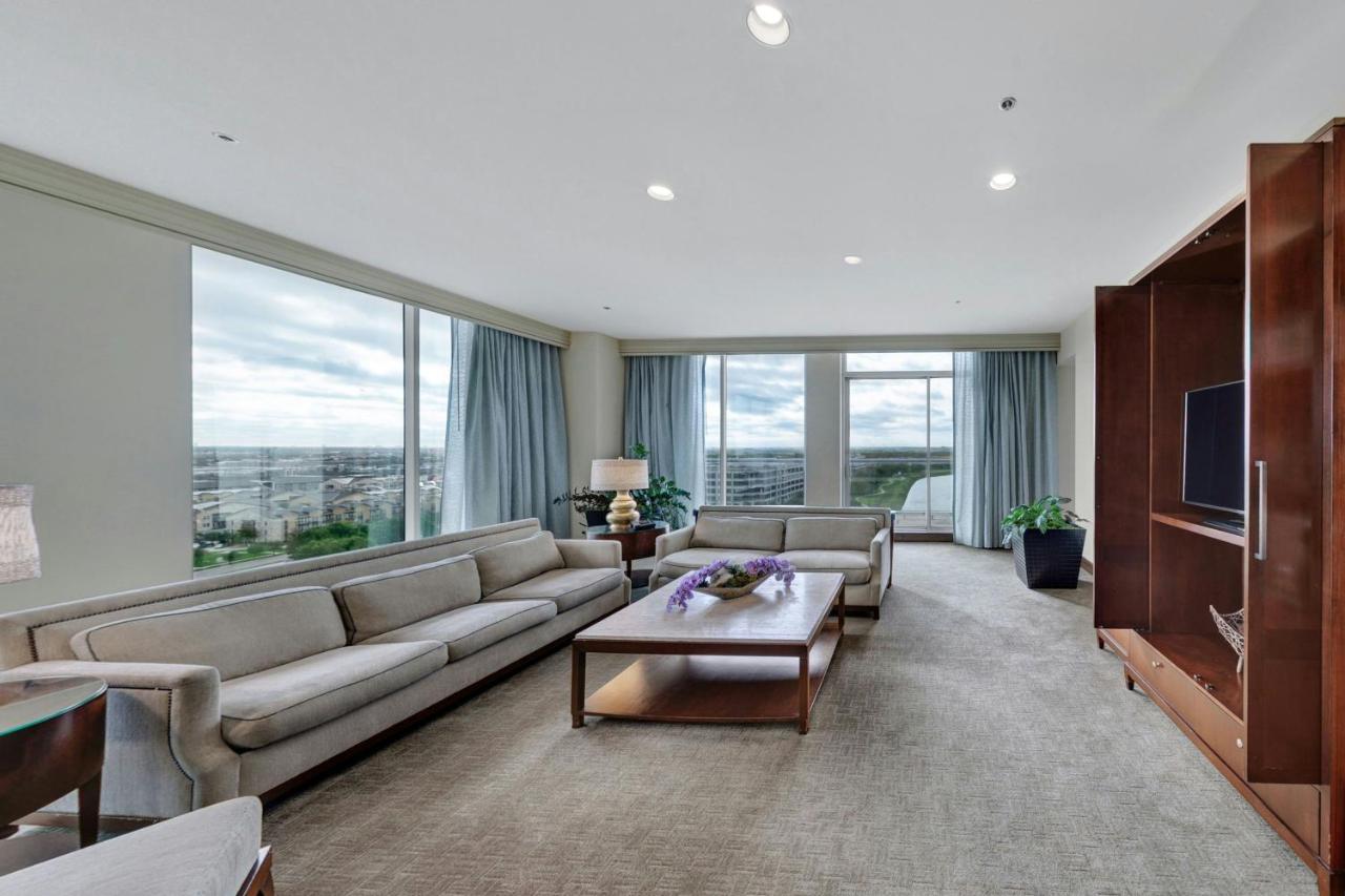 | Renaissance Dallas North Hotel