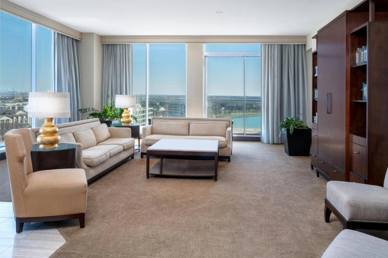 | Renaissance Dallas North Hotel