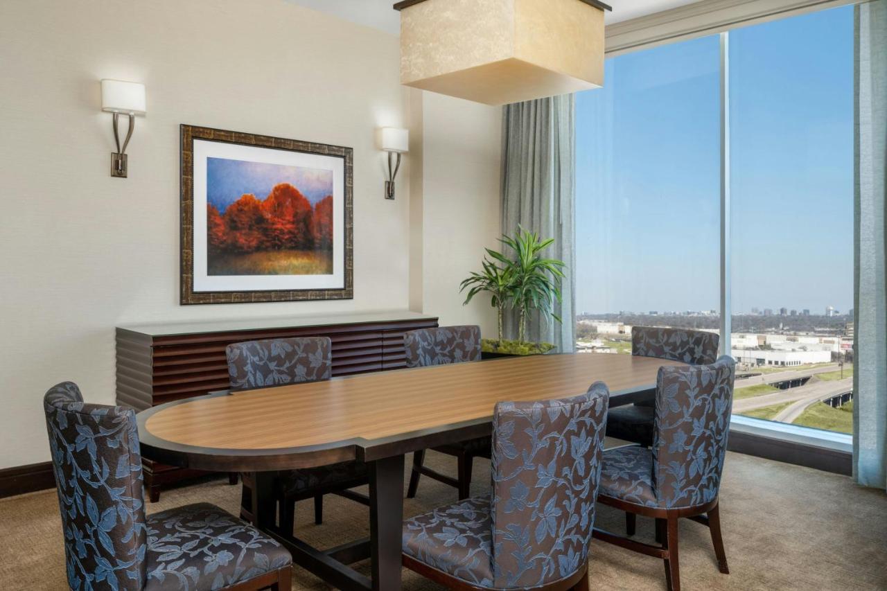 | Renaissance Dallas North Hotel
