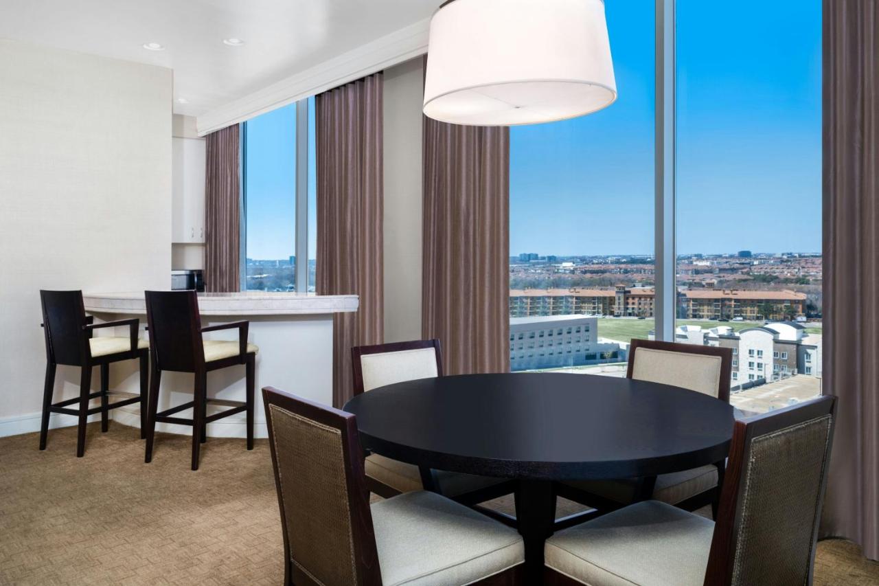 | Renaissance Dallas North Hotel