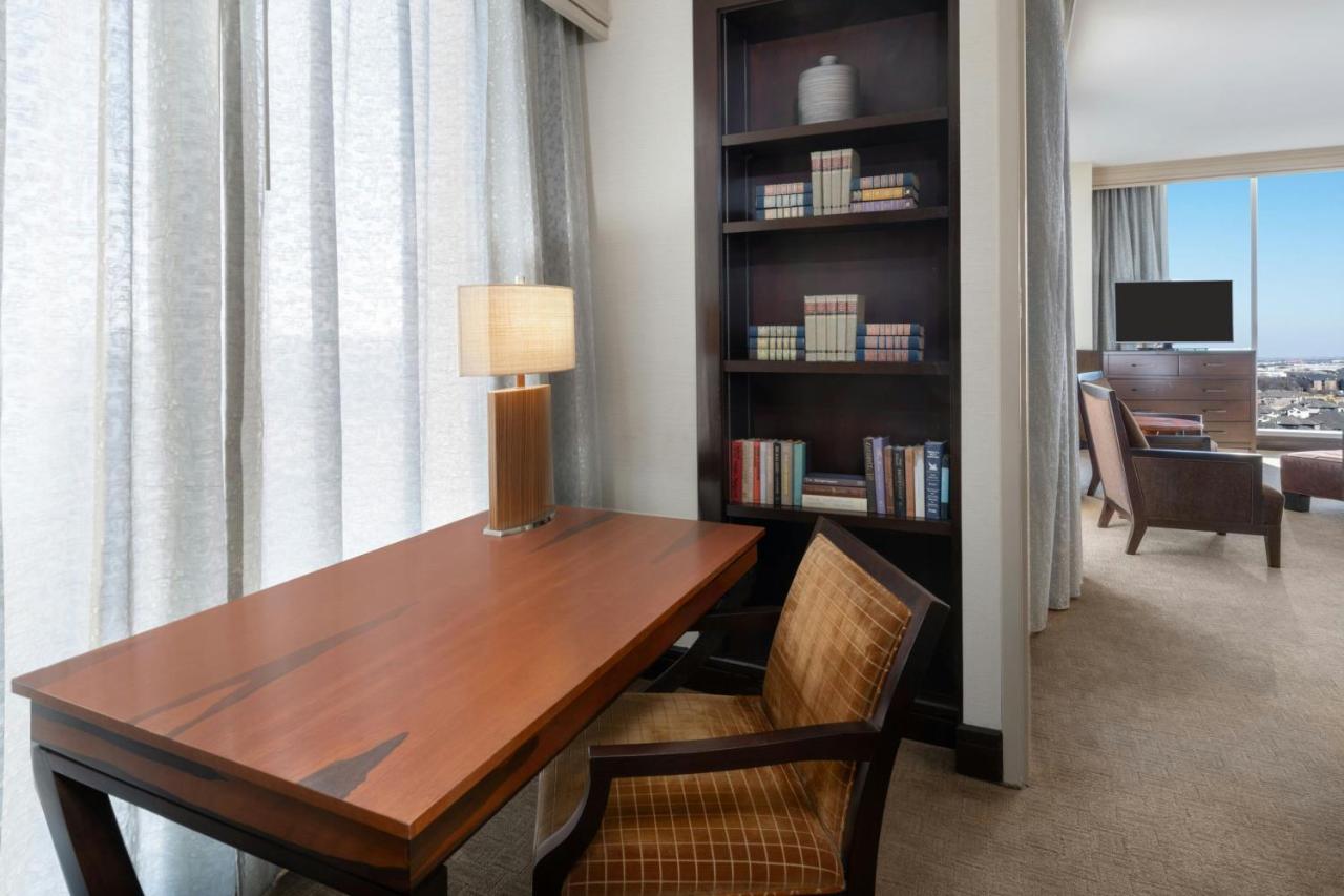 | Renaissance Dallas North Hotel