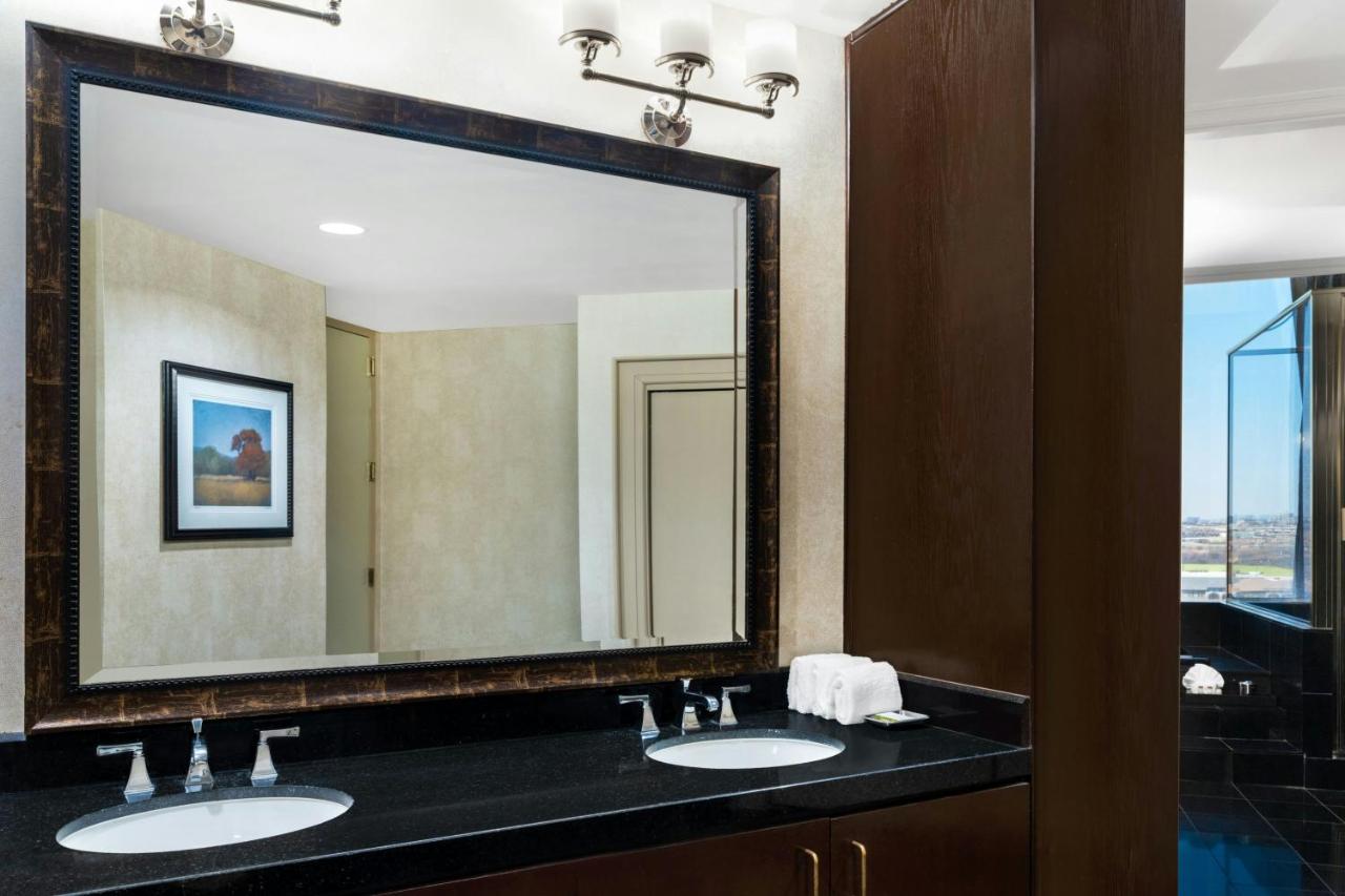 | Renaissance Dallas North Hotel