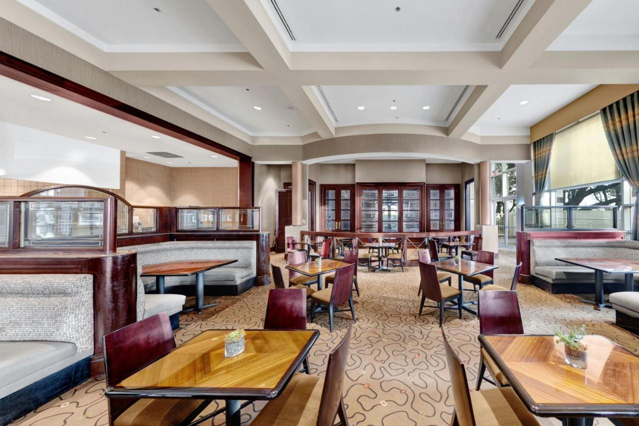 | Renaissance Dallas North Hotel