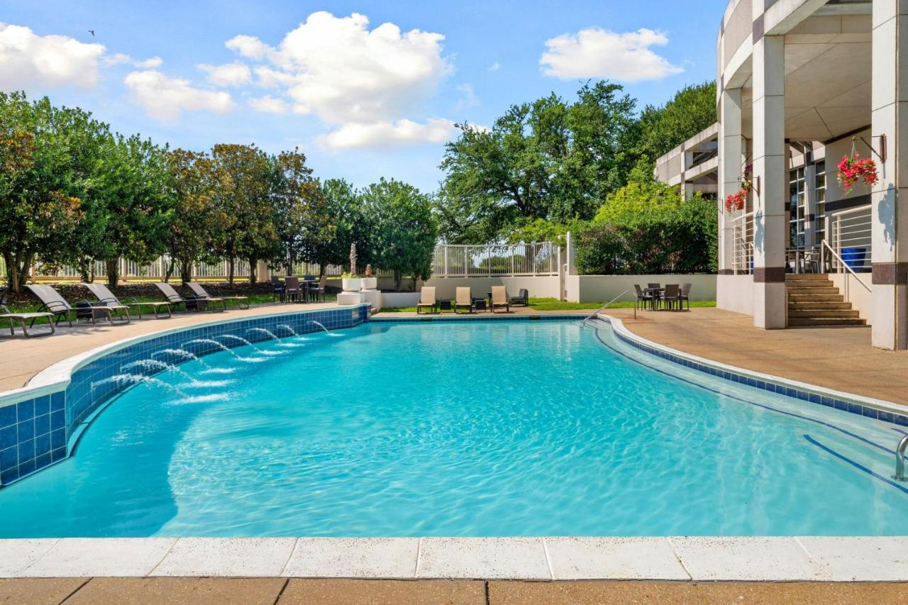 | Renaissance Dallas North Hotel