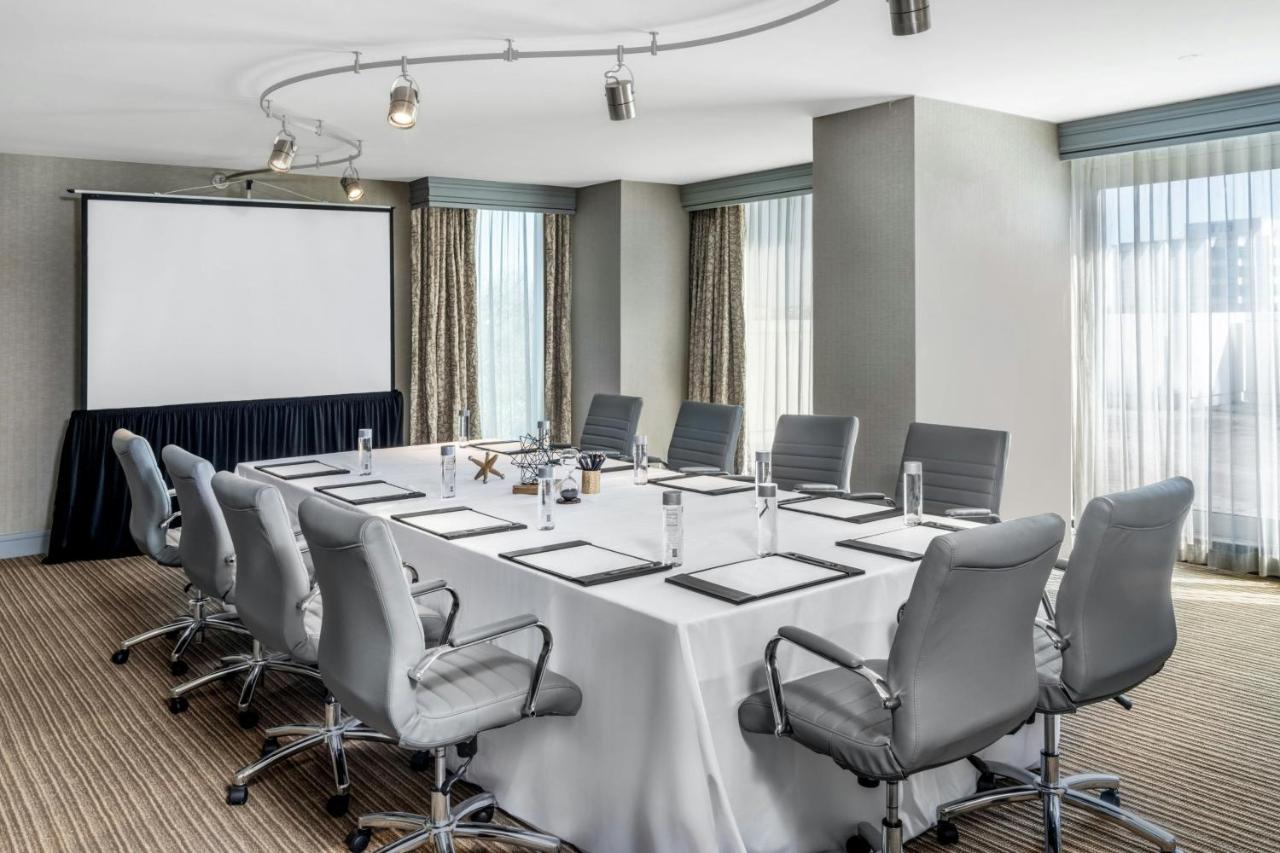 | Renaissance Dallas North Hotel