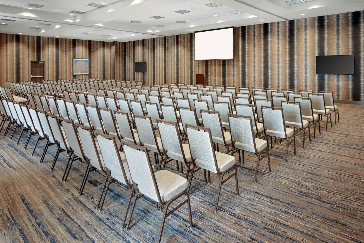 | Courtyard by Marriott Dallas Downtown/Reunion District